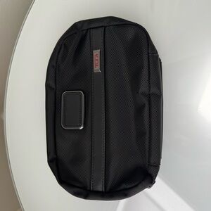 Tumi Black Cosmetic Case / Toiletry Bag / Travel Bag / Organizational Essential